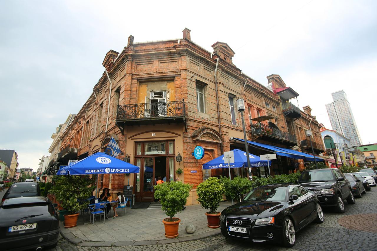 Lilus Hostel Batumi Exterior photo